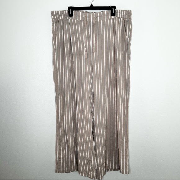 torrid Pants - Torrid Womens Beige Striped Wide Leg Pull-On Pants Elastic Waist Pockets 2/ 2X